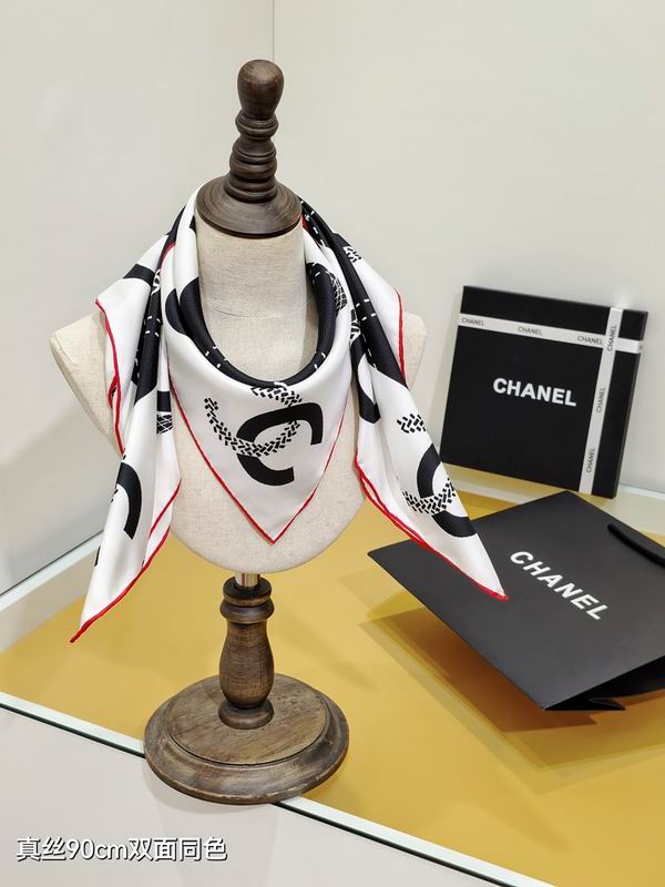 Chanel silk scarf hm05